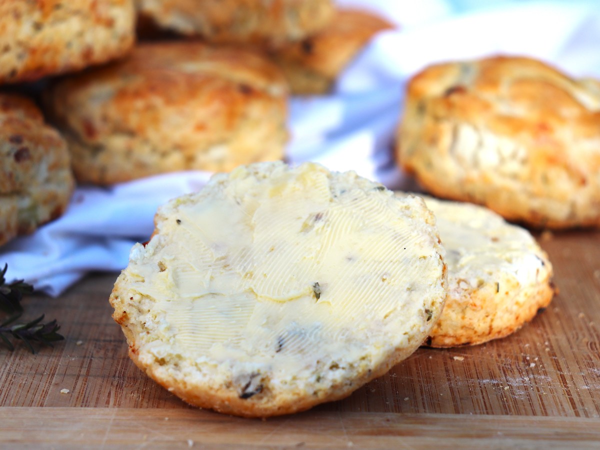 Red Onion, Goat Cheese and Thyme&nbsp;Scones
